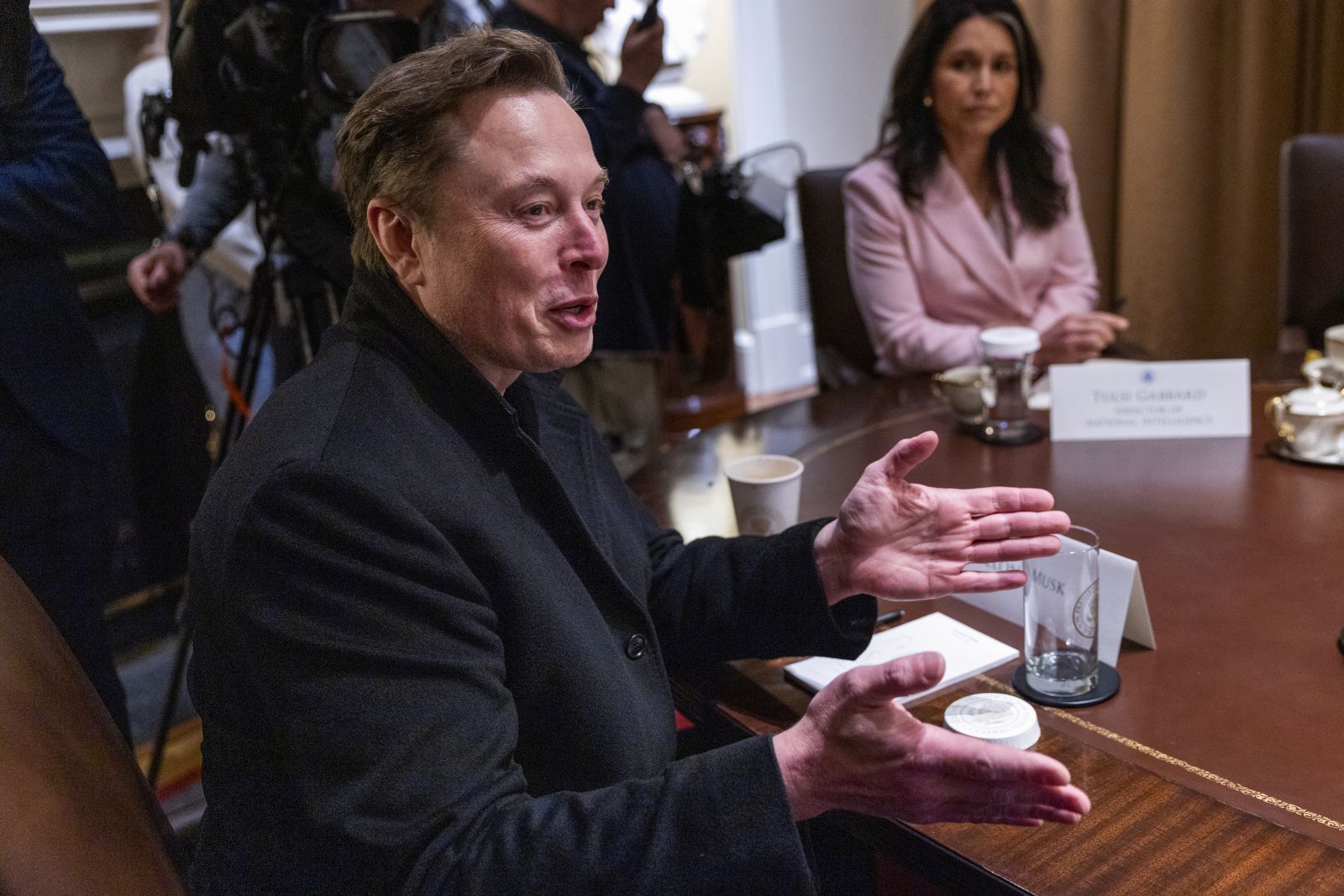 epa12023381 Elon Musk (L), CEO of Tesla and senior advisor to US President Donald Trump, delivers remarks during a Cabinet meeting in the Cabinet Room of the White House in Washington, DC, USA, 10 April 2025.  EPA/SHAWN THEW / POOL