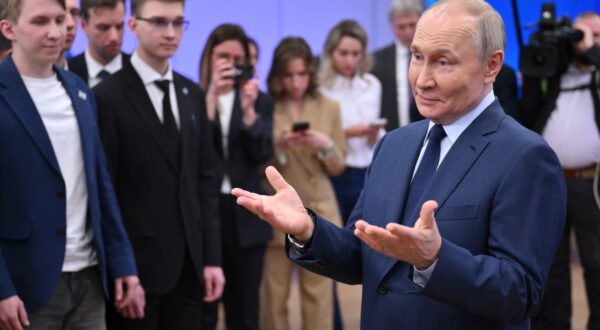 epa12035440 Russian President Putin (R) meets with students during a visit to the Bauman Moscow State Technical University in Moscow, Russia, 16 April 2025. Vladimir Putin at a meeting with students of the Moscow State Technical University named after N.E. Buman stated that Russia and China have large-scale plans for cooperation in space.  EPA/KRISTINA KORMILITSYNA / SPUTNIK / KREMLIN POOL MANDATORY CREDIT