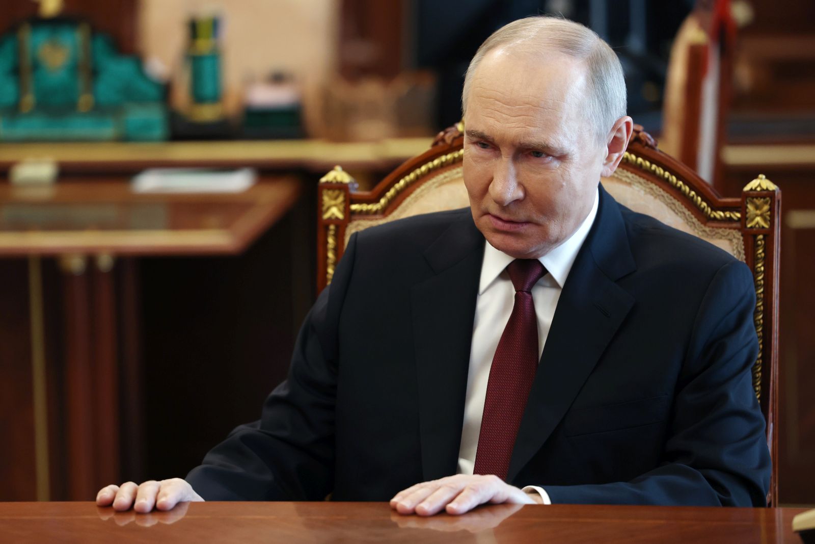 epa12041176 Russian President Vladimir Putin during his meeting with Chief of the General Staff of the Russian Armed Forces Army General Valery Gerasimov in Moscow, Russia, 19 April 2025.  EPA/VYACHESLAV PROKOFIEV / SPUTNIK / KREMLIN POOL