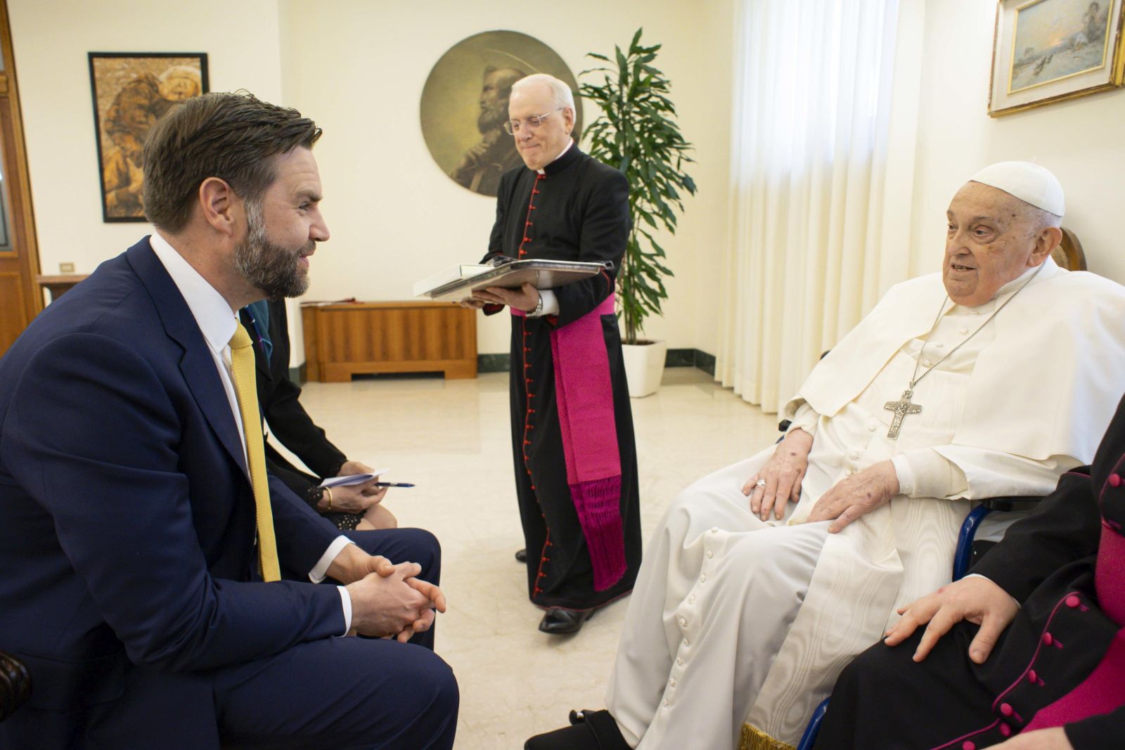 epa12042305 A handout picture provided by the Vatican Media shows shows Pope Francis meeting with US Vice President JD Vance on Easter Sunday at the Vatican, 20 April 2025.  EPA/VATICAN MEDIA HANDOUT HANDOUT EDITORIAL USE ONLY/NO SALES