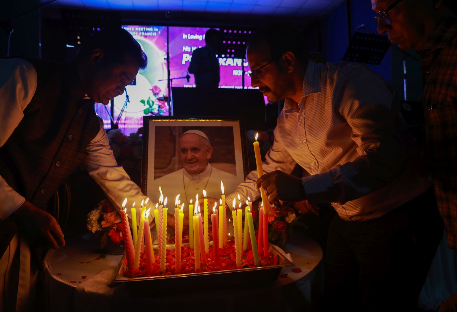 epa12044743 People place candles next to a portrait during an inter faith memorial meeting to mourn the death of Pope Francis in New Delhi, India, 21 April 2025. Pope Francis died on 21 April 2025 at the age of 88, according to the Holy See. Born Jorge Mario Bergoglio in Buenos Aires, Argentina, on 17 December 1936, he was appointed leader of the Catholic Church on 13 March 2013, succeeding Pontiff Emeritus Benedict XVI.  EPA/RAJAT GUPTA