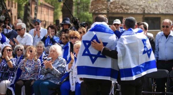 epa12050993 Holocaust survivors and participants before the 'March of the Living' at the former German Nazi death camp Auschwitz-Birkenau in Oswiecim, southern Poland, 24 April 2025. The annual 'March of the Living' to commemorate the Holocaust takes place at the site of the Auschwitz-Birkenau Nazi death camp. The March of the Living has been held since 1988 to commemorate Holocaust Remembrance Day.  EPA/JAREK PRASZKIEWICZ POLAND OUT