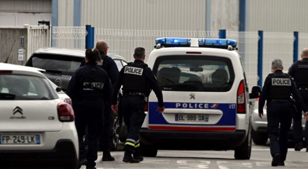 epa12051792 Police are on scene at the lycee Notre-Dame-de-Toutes-Aides high school in Nantes, France, 24 April 2025. According to police, one student was killed and three injured in a stabbing attack by a fellow student of the private high school.  EPA/Jerome Fouquet