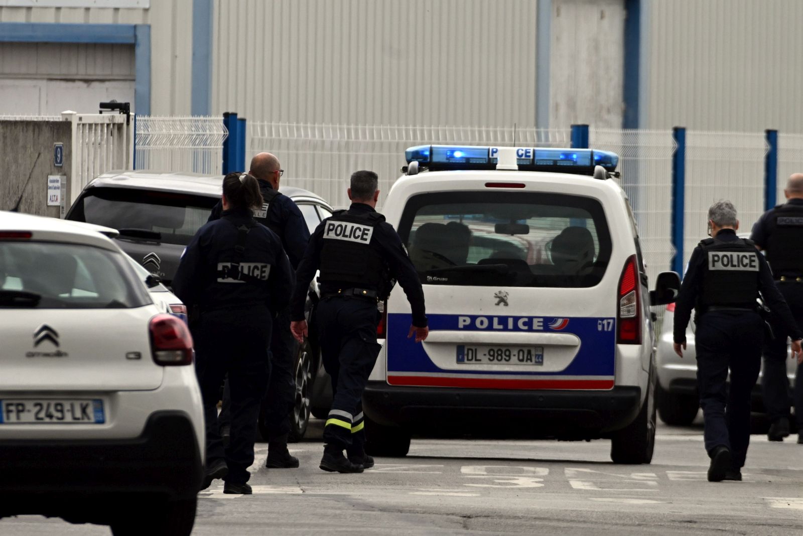 epa12051792 Police are on scene at the lycee Notre-Dame-de-Toutes-Aides high school in Nantes, France, 24 April 2025. According to police, one student was killed and three injured in a stabbing attack by a fellow student of the private high school.  EPA/Jerome Fouquet