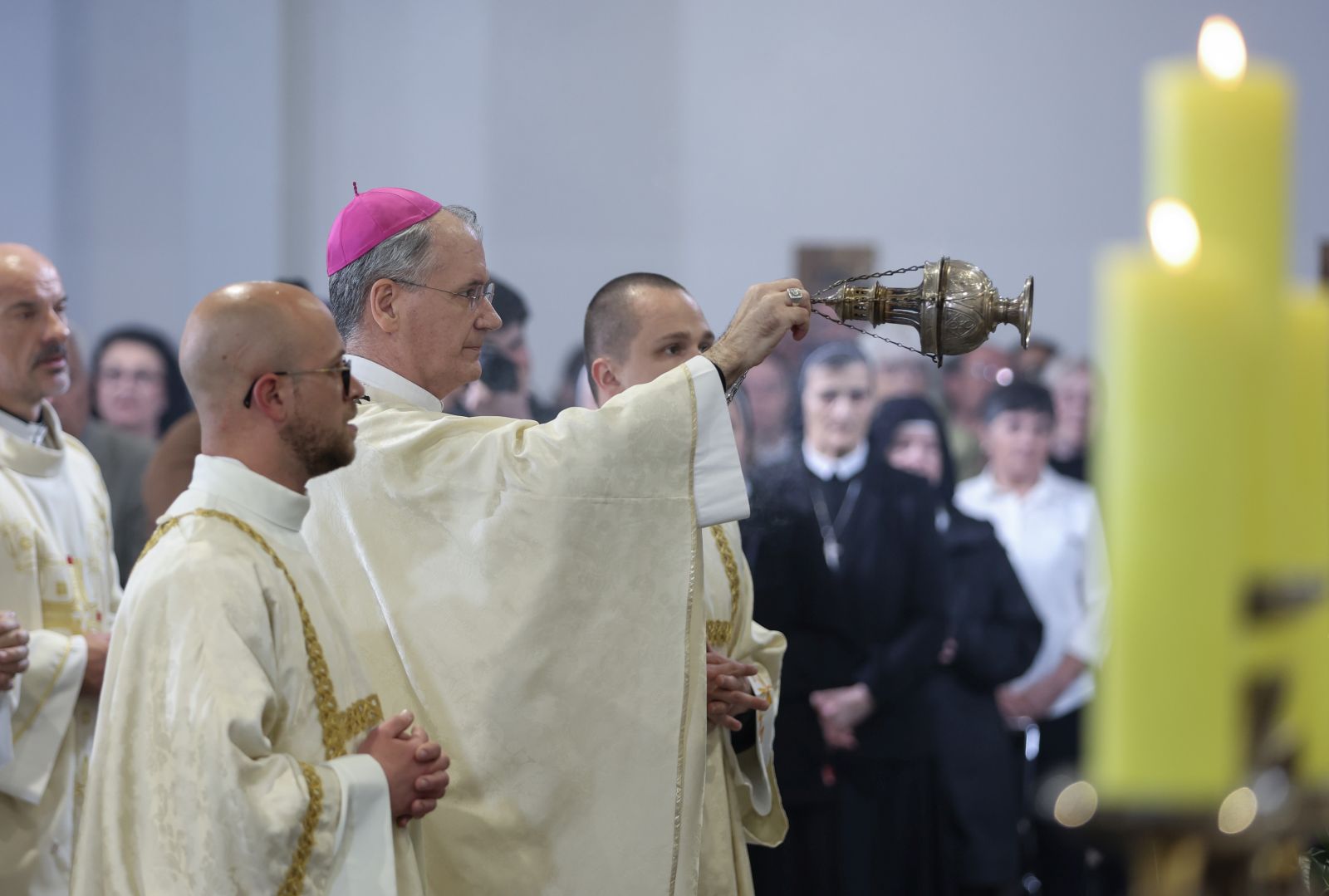 Zagreb, 24.04.2025 - Misa zadušnica za papu Franju u Bogoslužnom prostoru bl. Alojzija Stepinca. Na slici zagrebački nadbiskup Dražen Kutleša.
foto HINA/ Damir SENČAR/ ds