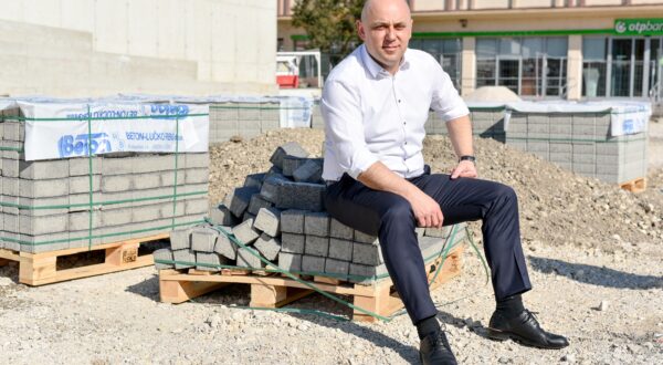 'Zeleni, zdravi i čisti Vinkovci su smjer kojim se vodimo i priča koju svakodnevno živimo s našim sugrađanima', kaže gradonačelnik Ivan Bosančić. Photo: Saša Zinaja/NFoto