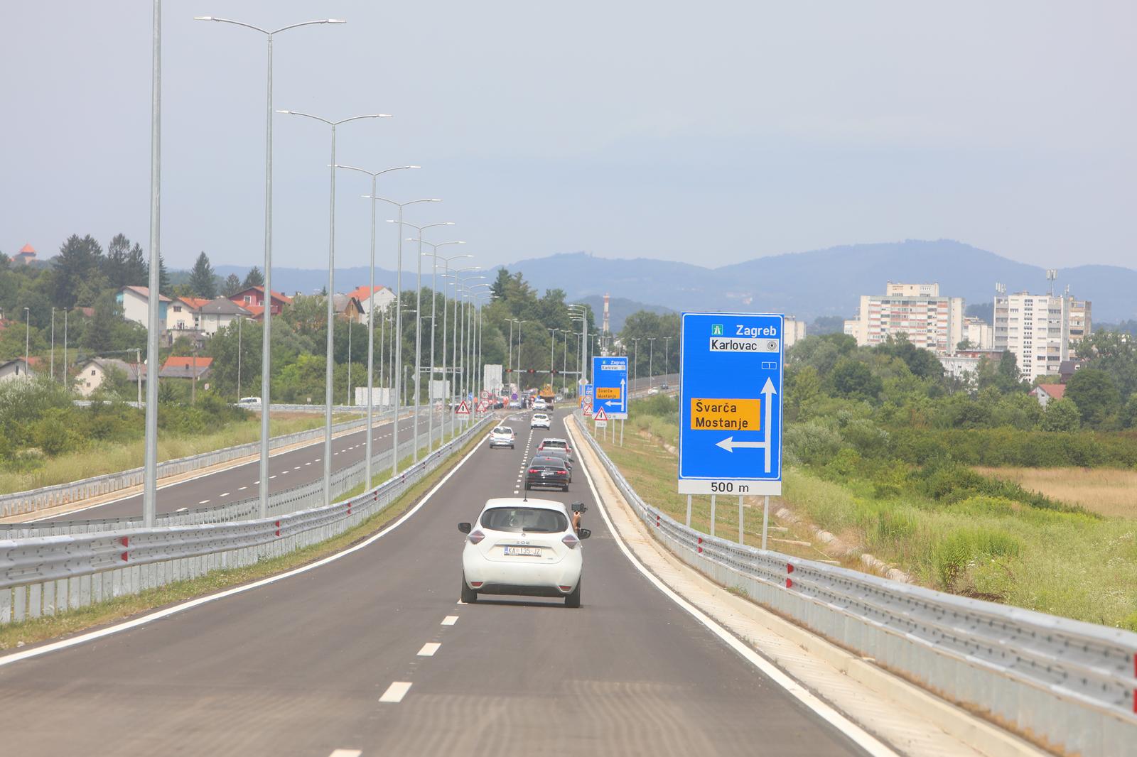 13.07.2023., Karlovac - Ministri Tomo Medved i Oleg  Butkovic nazocili su pustanjem u promet obilaznice Turnja.Obilaznica Turnja, tocnije projekt Izgradnja brze ceste kroz Karlovac, Splitski pravac, Dionica Mostanje  Vukmanicki Cerovac dugacka je sest kilometara a ukupna vrijednost investicije iznosi 23.950.770 eura. Photo: Kristina Stedul Fabac/PIXSELL