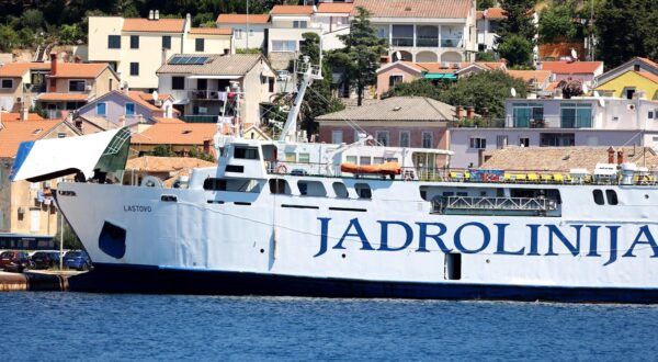 12.8.2024.  Rijeka - Nastavljen ocevid na trajektu Lastovo. Photo: Nel Pavletic/PIXSELL