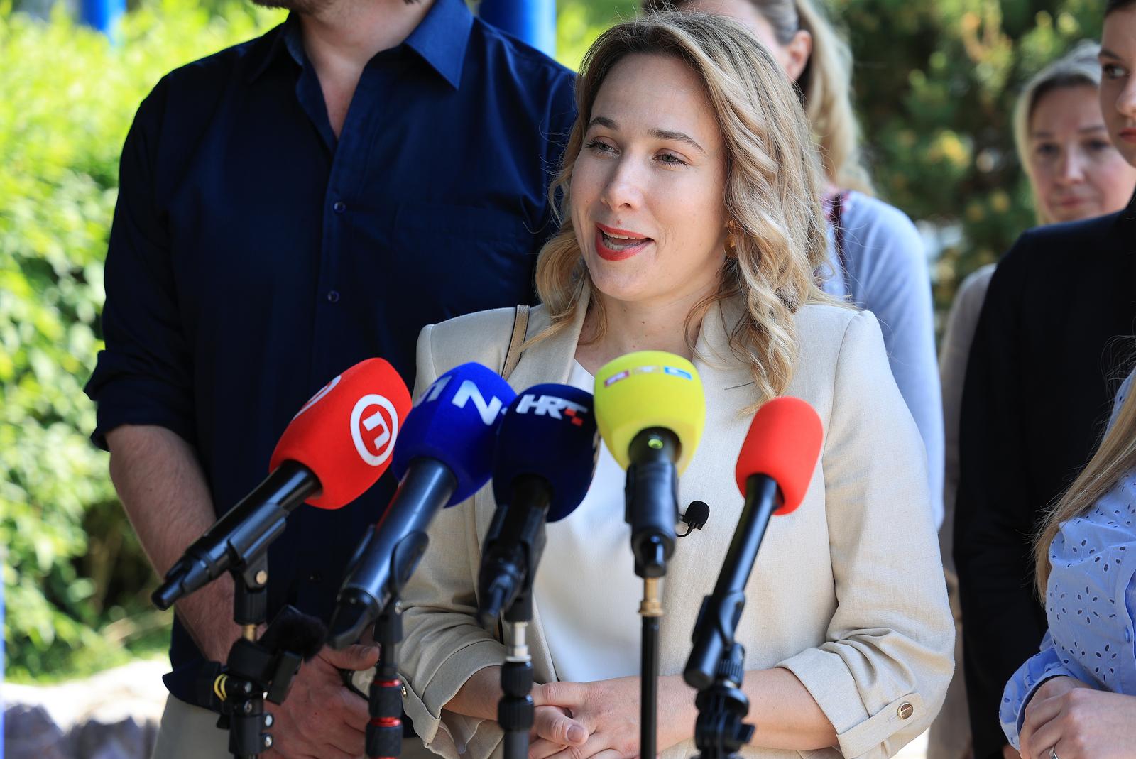 29.04.2025., Zagreb -  Nezavisna kandidatkinja za gradonacelnicu Grada Zagreba, Marija Selak Raspudic, predala je potpise za sluzbenu kandidaturu na lokalnim izborima za Grad Zagreb. Photo: Marko Prpic/PIXSELL