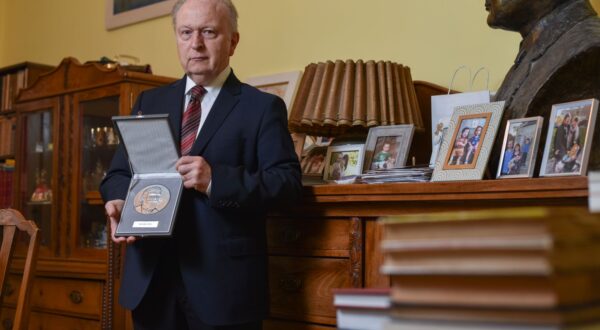 02.04.2025., Zagreb - Mislav Jezic, akademik, indolog i filozof.







Photo Sasa ZinajaNFoto