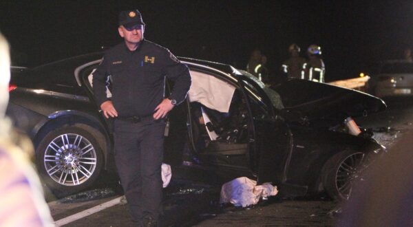 18.04.2025., Karlovac -  U prometnoj nesreci koja se dogodila oko 20.15 sati u kojoj su sudjelovala cetiri osobna automobila smrtno su stradale dvije osobe. Photo: Kristina Stedul Fabac/PIXSELL