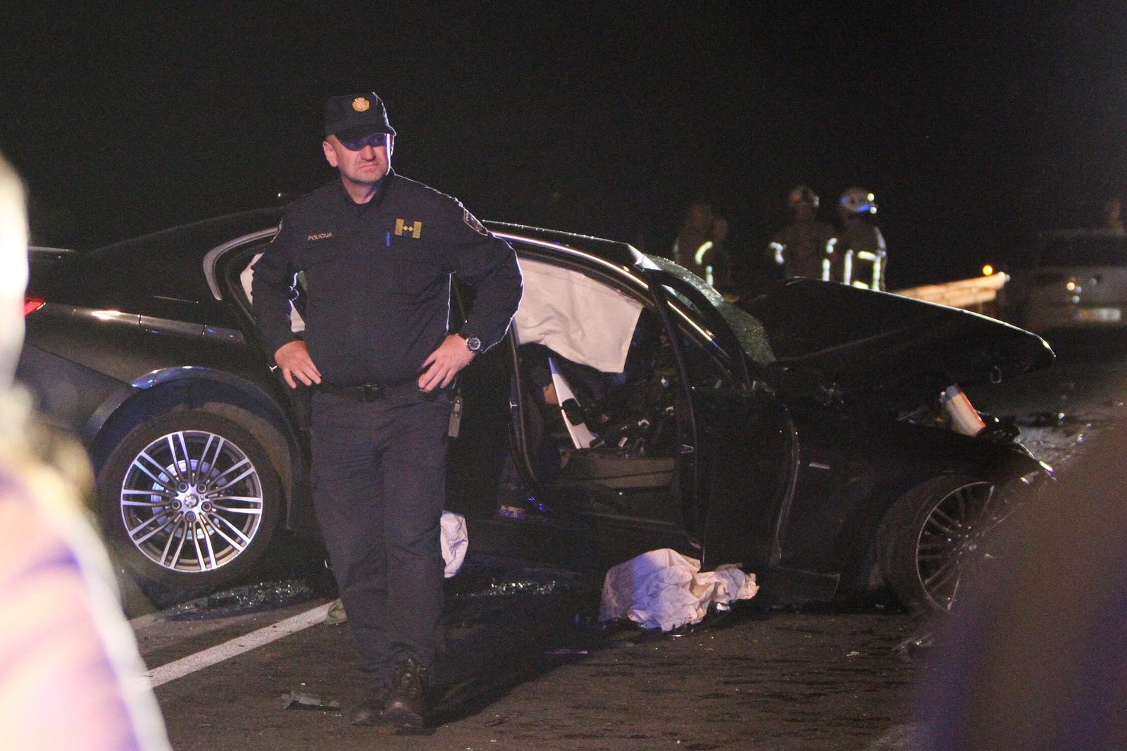 18.04.2025., Karlovac -  U prometnoj nesreci koja se dogodila oko 20.15 sati u kojoj su sudjelovala cetiri osobna automobila smrtno su stradale dvije osobe. Photo: Kristina Stedul Fabac/PIXSELL