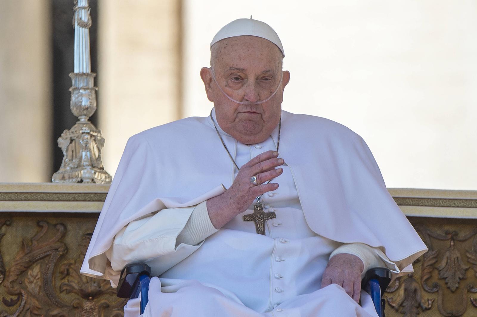 ITALY - POPE FRANCIS ARRIVES AT THE END OF A MASS IN ST PETER S SQUARE AT THE VATICAN - 2025/4/6 Italy, Rome,Vatican 2025/4/6 Pope Francis arrives at the end of a mass in St. Peter s Square at The Vatican, part of the jubilee of the sick and the health workers. EDITORIAL USE ONLY - NO BOOKS Copyright: xALESSIAxGIULIANIx Photo: IMAGO/ALESSIA GIULIANI/IMAGOSTOCK&PEOPLE