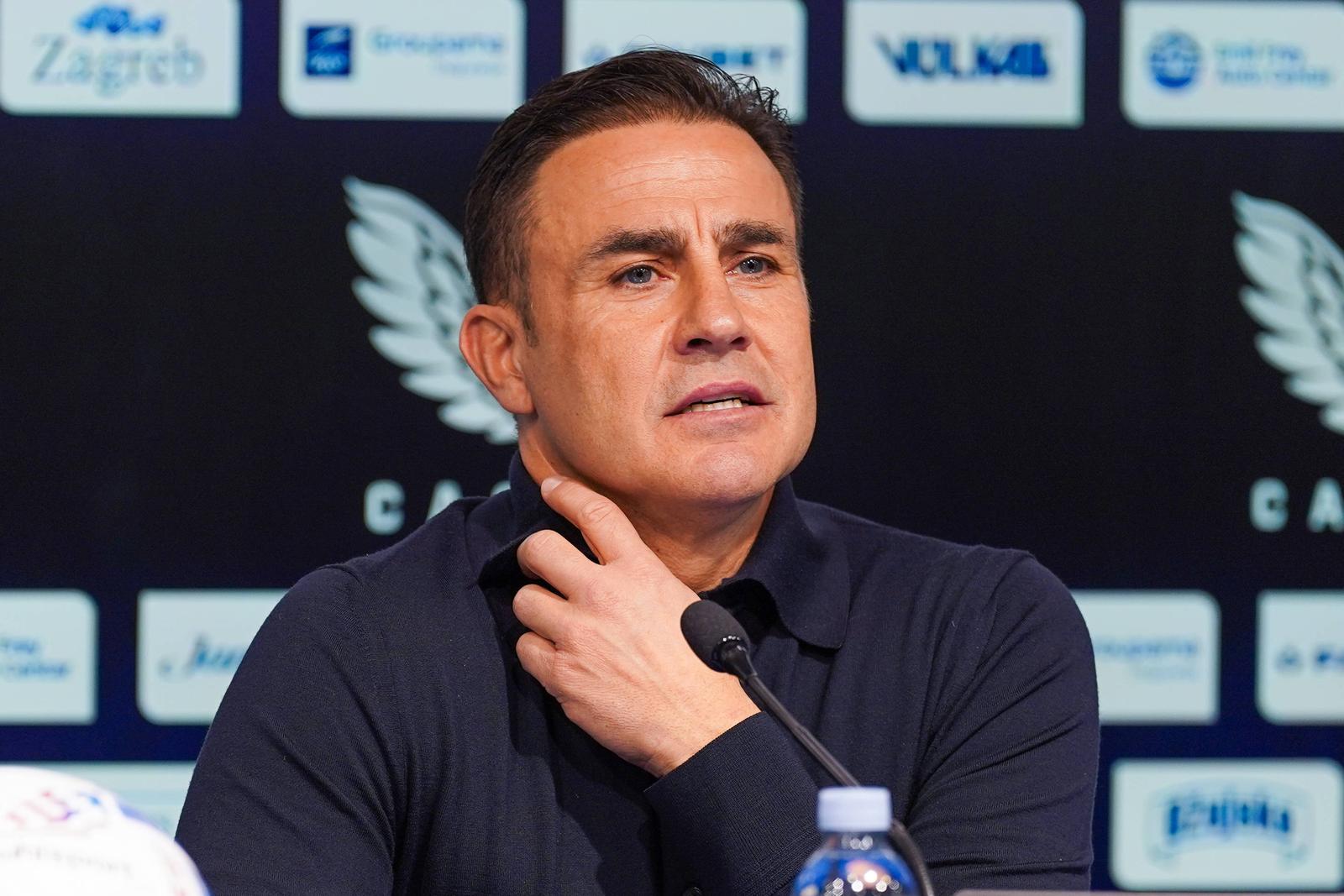 Fabio Cannavaro, Dinamo Zagreb, HNL, kroatische Liga, Trainerentlassung, sportliche Krise, Taktikdebatte, Vereinsführung, Mannschaftsleistung, Kritik am Trainerteam, Spielerumfeld, Medienkritik, Fußballpresse, Trainerkarriere, Profifußball, internationale Erfahrung, Coaching-Stil, Umbruchphase, europäischer Fußball, Trainerwechsel, Karriereweg, Cannavaro bei Dinamo, taktische Fehlentscheidungen *** Fabio Cannavaro, Dinamo Zagreb, HNL, Croatian league, dismissal of coach, sporting crisis, tactics debate, club management, team performance, criticism of coaching team, player environment, media criticism, soccer press, coaching career, professional soccer, international experience, coaching style, transition phase, European soccer, change of coach, career path, Cannavaro at Dinamo, tactical mistakes Copyright: xLukaxKolanovicx Photo: IMAGO/Luka Kolanovic/IMAGOSPORT