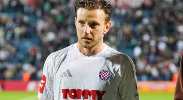 Kroatien: Fussball SuperSport 1. HNL - 18.04.2025, 30. Spieltag - NK Varazdin vs. HNK Hajduk Split - Stadion Varteks Varazdin, Kroatien Ivan Rakitic Hajduk Split *** Croatia Football SuperSport 1 HNL 18 04 2025, Matchday 30 NK Varazdin vs HNK Hajduk Split Stadion Varteks Varazdin, Croatia Ivan Rakitic Hajduk Split Copyright: xLukaxKolanovicx Photo: IMAGO/Luka Kolanovic/IMAGOSPORT