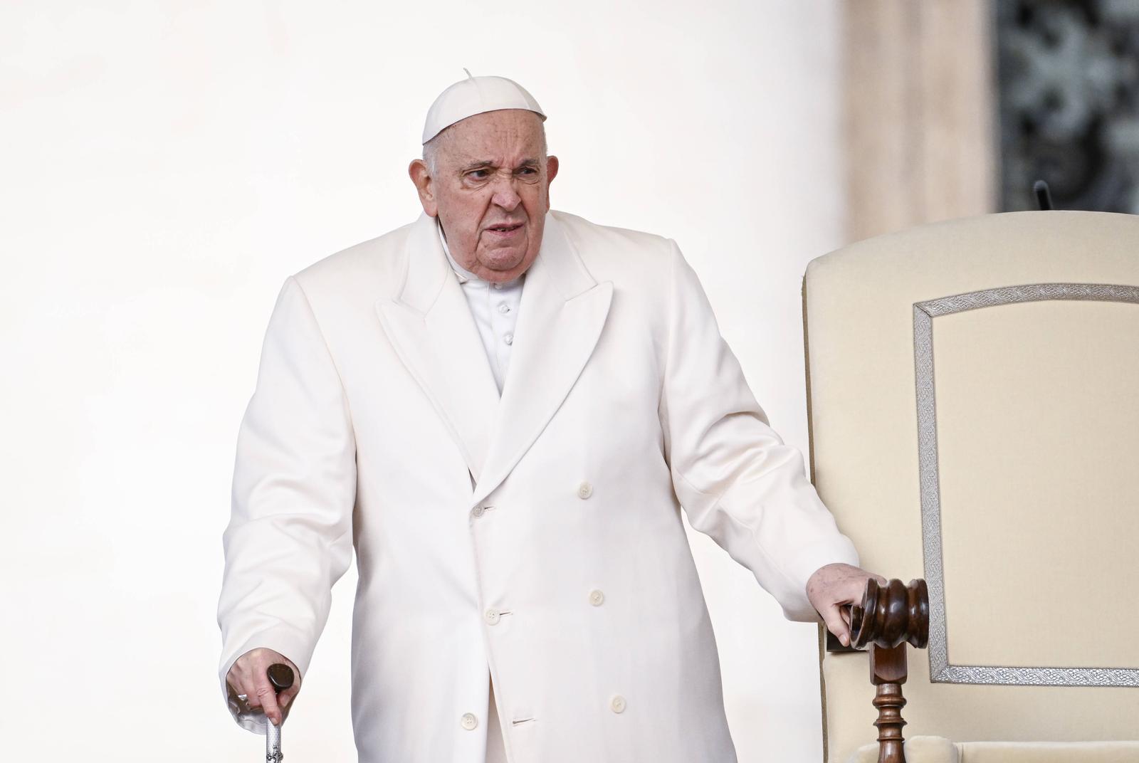 Archivbild 21.04.2025 Papst Franziskus I. ist tot. Rom, Vatikan 13.03.2024 Papst Franziskus I. bei der woechentlichen Generalaudienz auf dem Petersplatz *** Archive image 21 04 2025 Pope Francis I is dead Rome, Vatican 13 03 2024 Pope Francis I at the weekly general audience in St. Peters Square Photo: IMAGO/Alberto Lingria/IMAGOSTOCK&PEOPLE