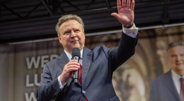 20250425 Wahlkampfabschluss der SPOe Wien - Wer Ludwig will waehlt SPOe WIEN, OESTERREICH - 25. APRIL: SPOe Buergermeister und Landeshauptmann von Wien Michael Ludwig waehrend seiner Rede bei der Wahlkampfabschlussveranstaltung unter dem Motto -Wer Ludwig will waehlt SPOe- anlaesslich der Wiener Landtags-, Gemeinderats- und Bezirksvertretungswahlen am 27. April 2025 am Viktor-Adler-Markt am 25. April 2025 in Wien, Oesterreich. 250425_SEPA_17_050 Copyright: xIsabellexOuvrardx SEPAxMedia Photo: IMAGO/Isabelle Ouvrard/IMAGOSTOCK&PEOPLE