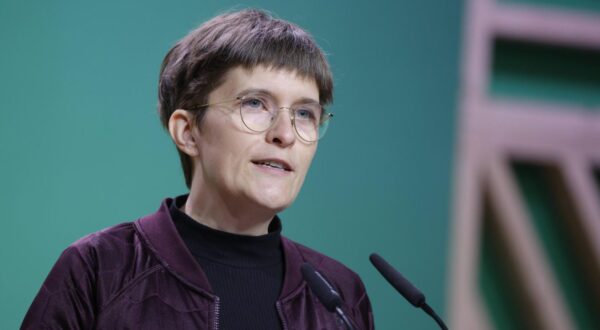 Anna Lührmann, Deutschland, Berlin, Außerordentliche Bundesdelegiertenkonferenz von BÜNDNIS 90/DIE GRÜNEN *** Anna Lührmann, Germany, Berlin, Extraordinary Federal Delegates Conference of Alliance 90 of the Greens Photo: IMAGO/M. Popow/IMAGOSTOCK&PEOPLE