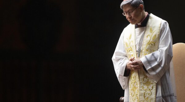 **NO LIBRI** Italy, Rome,Vatican   2025/2/25 Cardinal Luis Antonio Tagle presides over a prayer with faithful for Pope Francis in St. Peter's Square at the Vatican.Photograph by ALESSIA GIULIANI / Catholic Press Photo (Photo by ALESSIA GIULIANI / ipa-agency.net/IPA/Sipa USA) Photo: IPA/SIPA USA