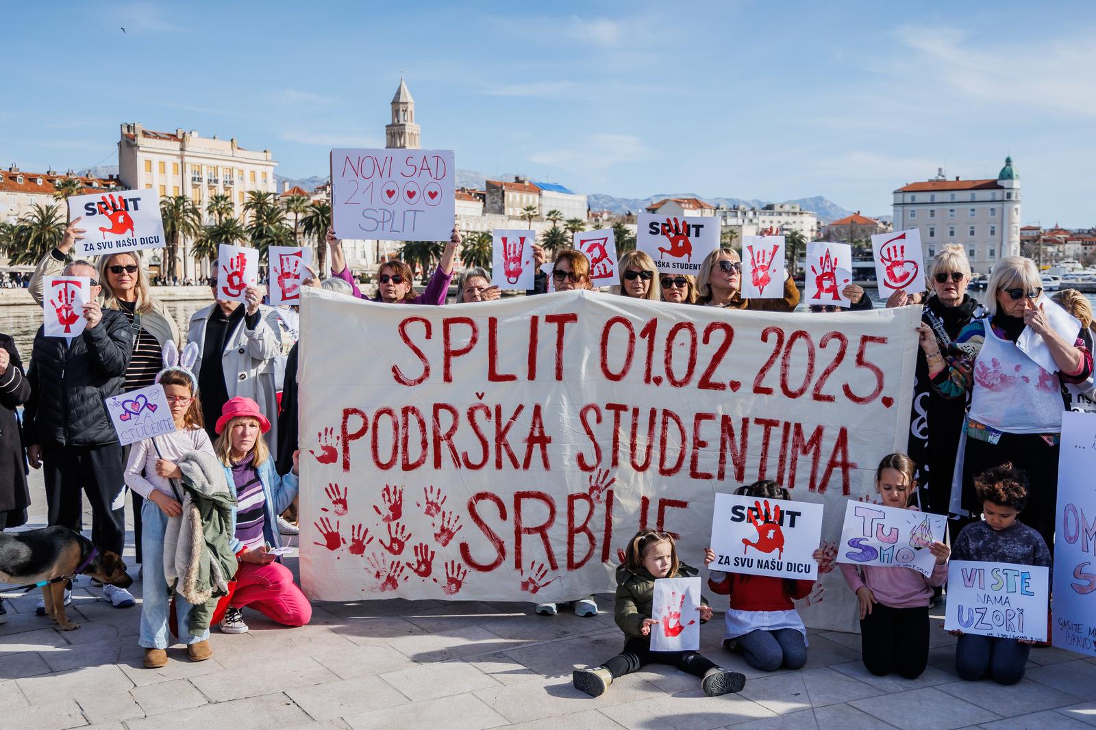 01.02.2025., Split - Splicing su se danas okupili na Matejusci kao znak podrske studentima u Srbiji. Photo: Zvonimir Barisin/PIXSELL