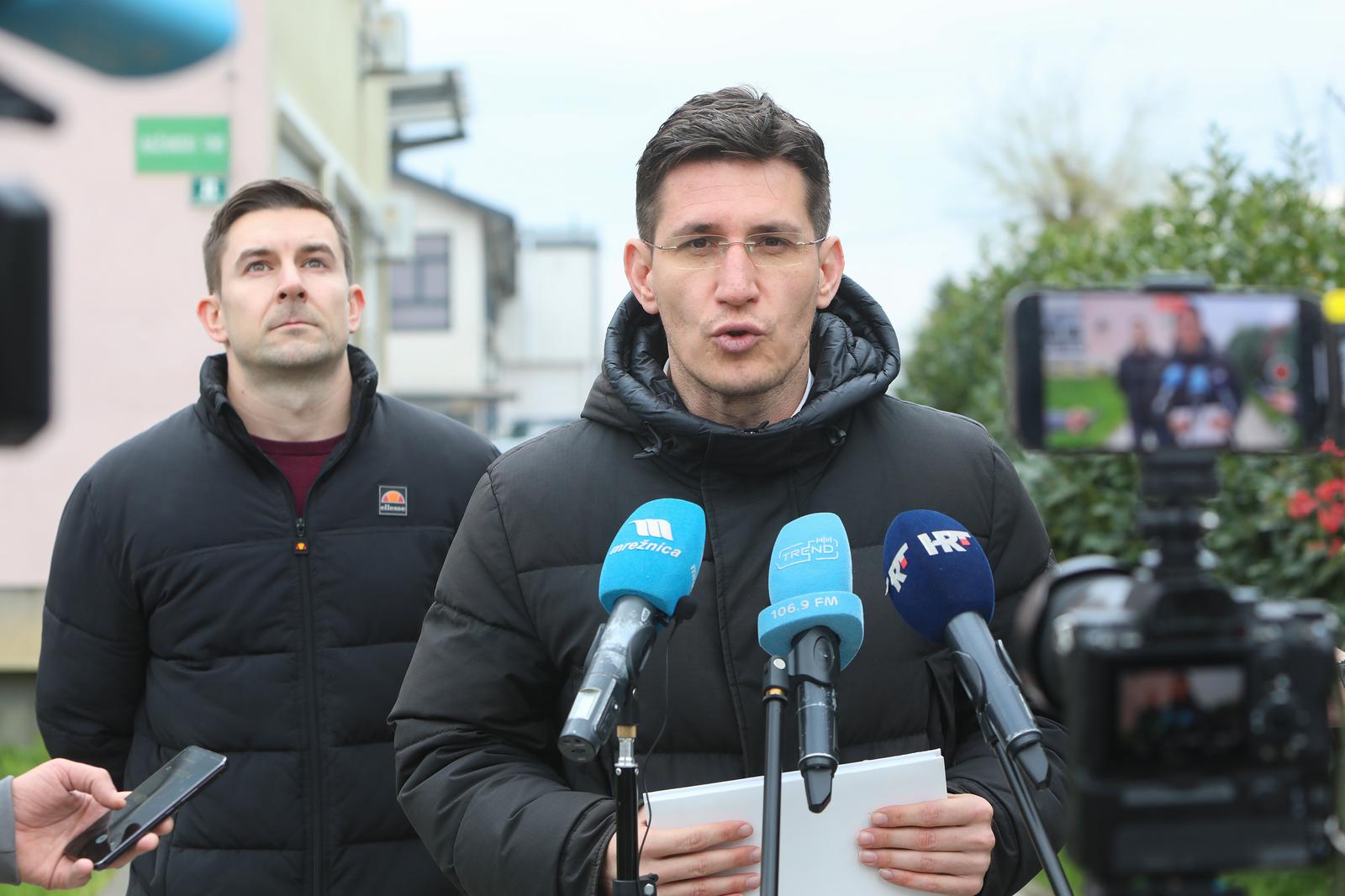 01.04.2025., Karlovac - Konferencija za medije saborskog zastupnika Mosta Zvonimira Troskota i , Ivana Krajcara iz Suverenista povodom sto dana od imenovanja nove uprave VIK-a, ciji rezultati izazivaju sve vece nezadovoljstvo javnosti.  Photo: Kristina Stedul Fabac/PIXSELL