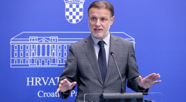 02.04.2025., Zagreb - Na konferenciji za medije odrzanoj u Saboru o posjeti Ukrajini i drugim aktualnim temama povorio je predsjednik Sabora Gordan Jandrokovic. Photo: Patrik Macek/PIXSELL
