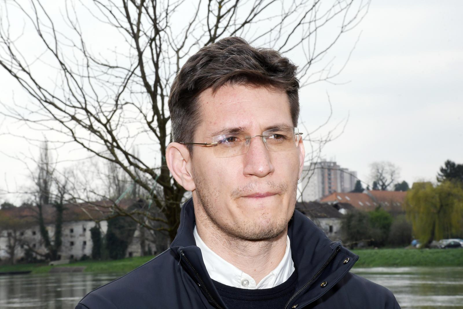 02.04.2025., Sisak - Na tiskovnoj konferenici MOST-a Zvonimir Troskot i Nikola Grmoja predstavili su Daniela Satnija, kandidata za sisackog gradonacelnika na predstojecim lokalnim izborima.
 Photo: Nikola Cutuk/PIXSELL