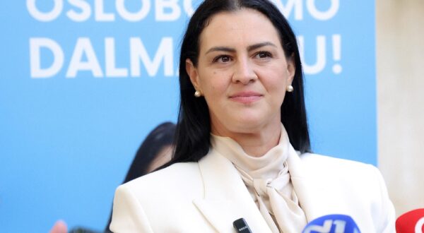02.04.2025., Split- Ivana Nincevic Lesandric obratila se novinarima povodom uhicenja svoga supruga Photo: Ivana Ivanovic/PIXSELL