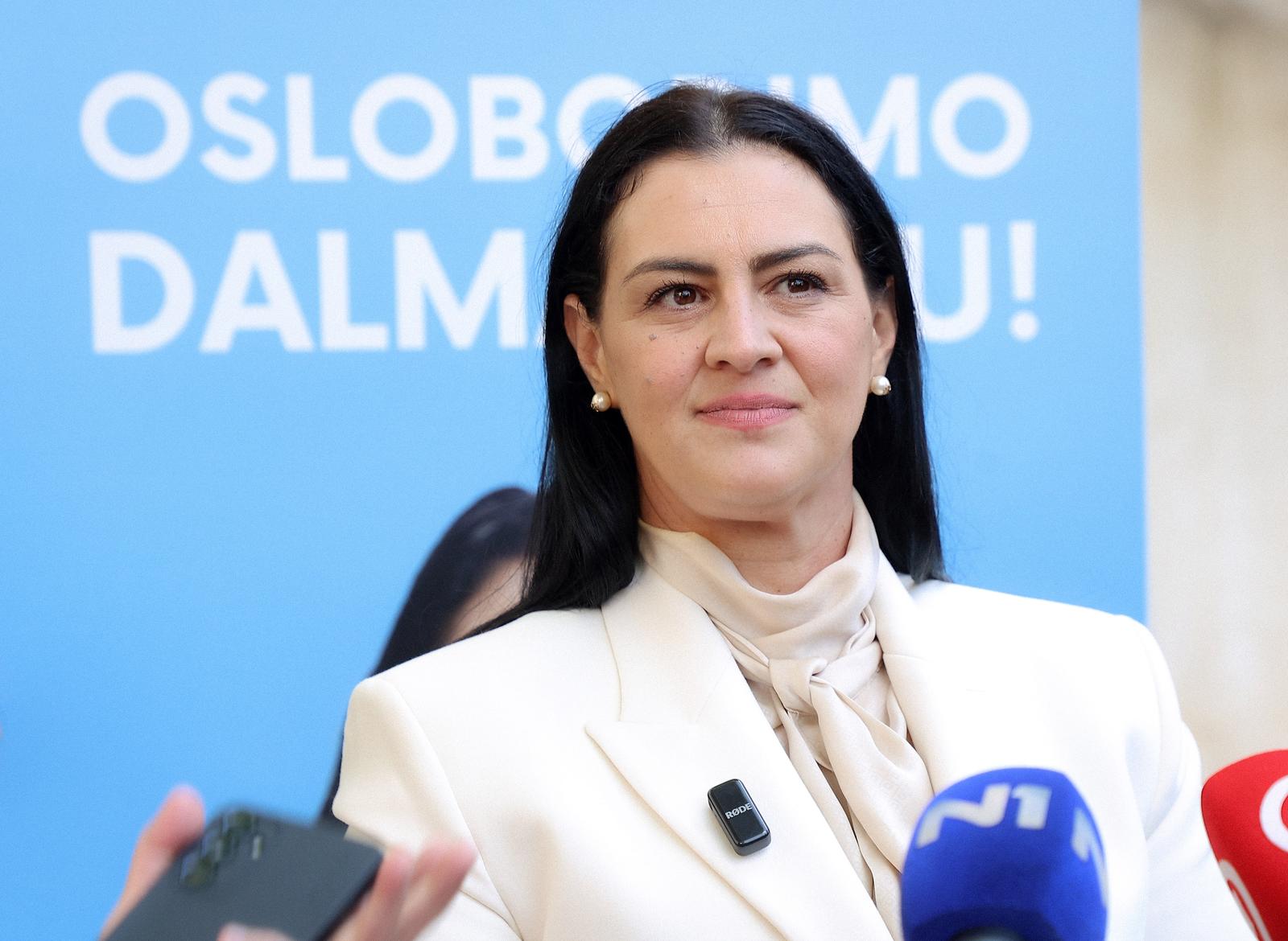 02.04.2025., Split- Ivana Nincevic Lesandric obratila se novinarima povodom uhicenja svoga supruga Photo: Ivana Ivanovic/PIXSELL