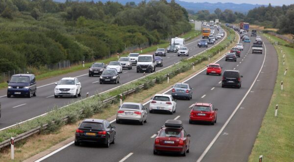 02.08.2021., Karlovac - Pojacan promet na autocesti A1 izmedu Zagreba i Karlovca kod odmorista Draganic.rPhoto: Kristina Stedul Fabac/PIXSELL