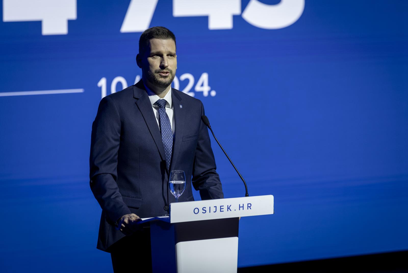 02.12.2024. Osijek, Kulturni centar - U povodu obiljezavanja Dana Grada Osijeka, predsjednik Vlade Andrej Plenkovic sudjelovao je na svecanoj sjednici Gradskog vijeca, te se tom prigodom obratio okupljenima. Photo: Davor Javorovic/PIXSELL