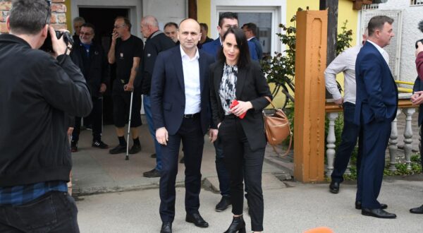 03.04.2024., Koprivnica  - Potpredsjednik Vlade RH, ministar obrane i nositelj liste Hrvatske demokratske zajednice za cetvrtu izbornu jedinicu Ivan Anusic  boravio je u posjetu  Koprivnici te je obisao lokaciju na adresi Novi Sestanec gdje se u restoranu Zrinski susreo sa hrvatskim braniteljima Photo: Damir Spehar/PIXSELL