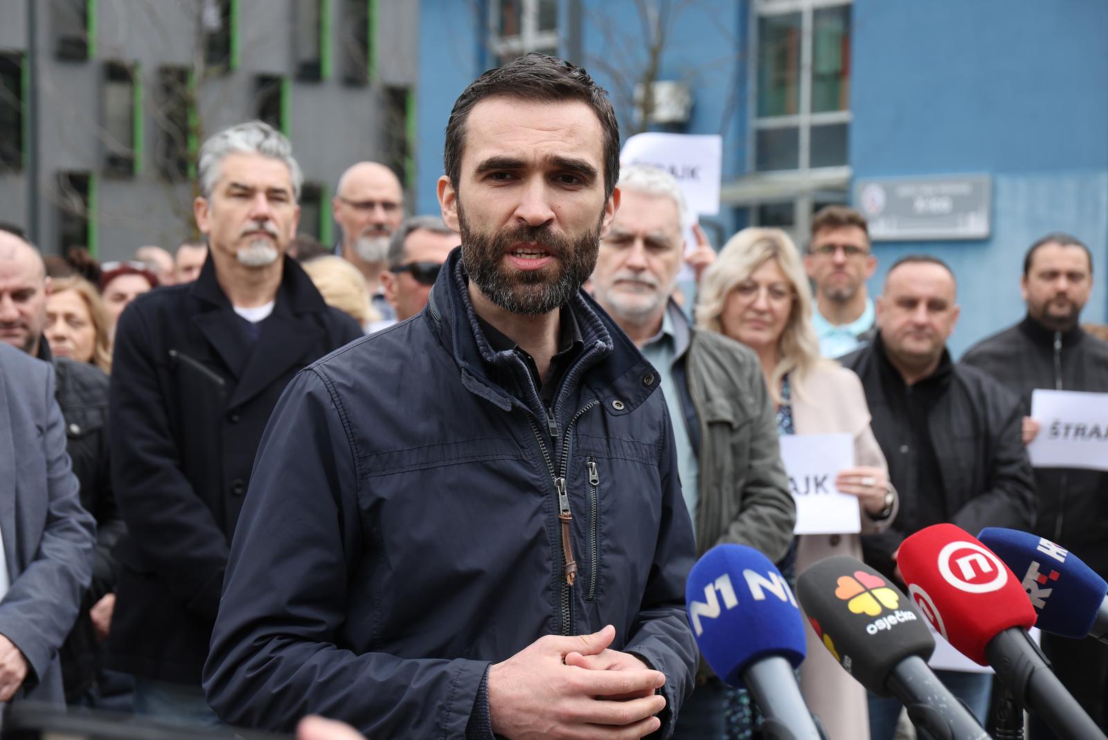 03.04.2025., Osijek - Konferencija za medije i zajednicko okupljanje strajkasa Nezavisnog sindikata zaposlenih u srednjim skolama Hrvatske, Nezavisnog sindikata znanostii visokog obrazovanja i Skolskog sindikat Preporod koji  organiziraju strajk u brojnim osnovnim i srednjim skolama, na fakultetima i institutima u Vukovarsko-srijemskoj, Brodsko-posavskoj, Pozesko-slavonskoj, Osjecko-baranjskoj i Viroviticko-podravskoj zupaniji. Photo: Davor Javorovic/PIXSELL
