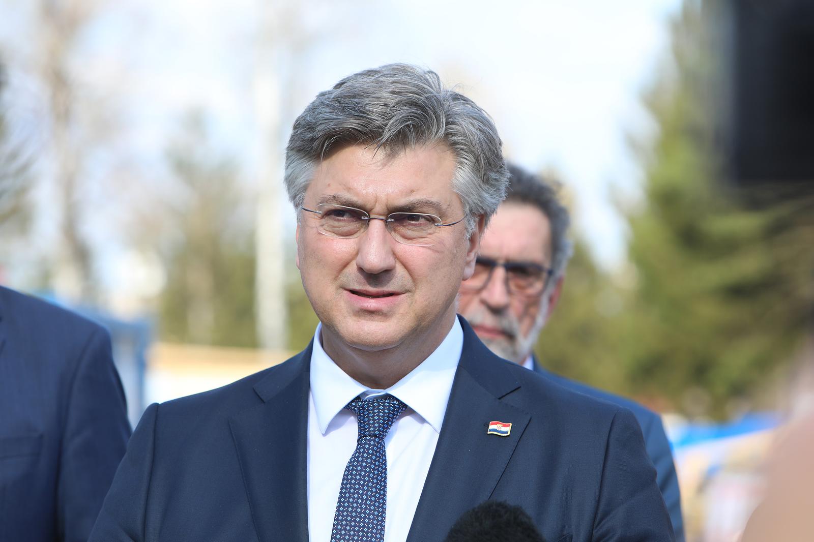 03.04.2025., Karlovac: Predsjednik Vlade Andrej Plenkovic u nazocnosti gradonacelnika Karlovca Damira Mandic obisao je  gradiliste novog vrtica na prostoru bivse vojarne Luscic. Photo: Kristina Stedul Fabac/PIXSELL