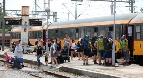 04.06.2022., Rijeka - Regiojetov vlak sa turistima iz Ceske stigao na rijecki kolodvor. 
  Photo: Goran Kovacic/PIXSELL