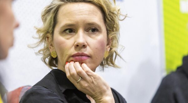 06.03.2025., Pula-
U prostorima stranke Mozemo! Odrzan je okrugli stol na temu Mentalno zdravlje djece i mladih.  Sudjelovali su dr. med. Ivana Kekin, Karlo Zupicic, Dusica Radojcic a moderatorica je bila dr. sc. Vanja Markovic. Photo: Srecko Niketic/PIXSELL