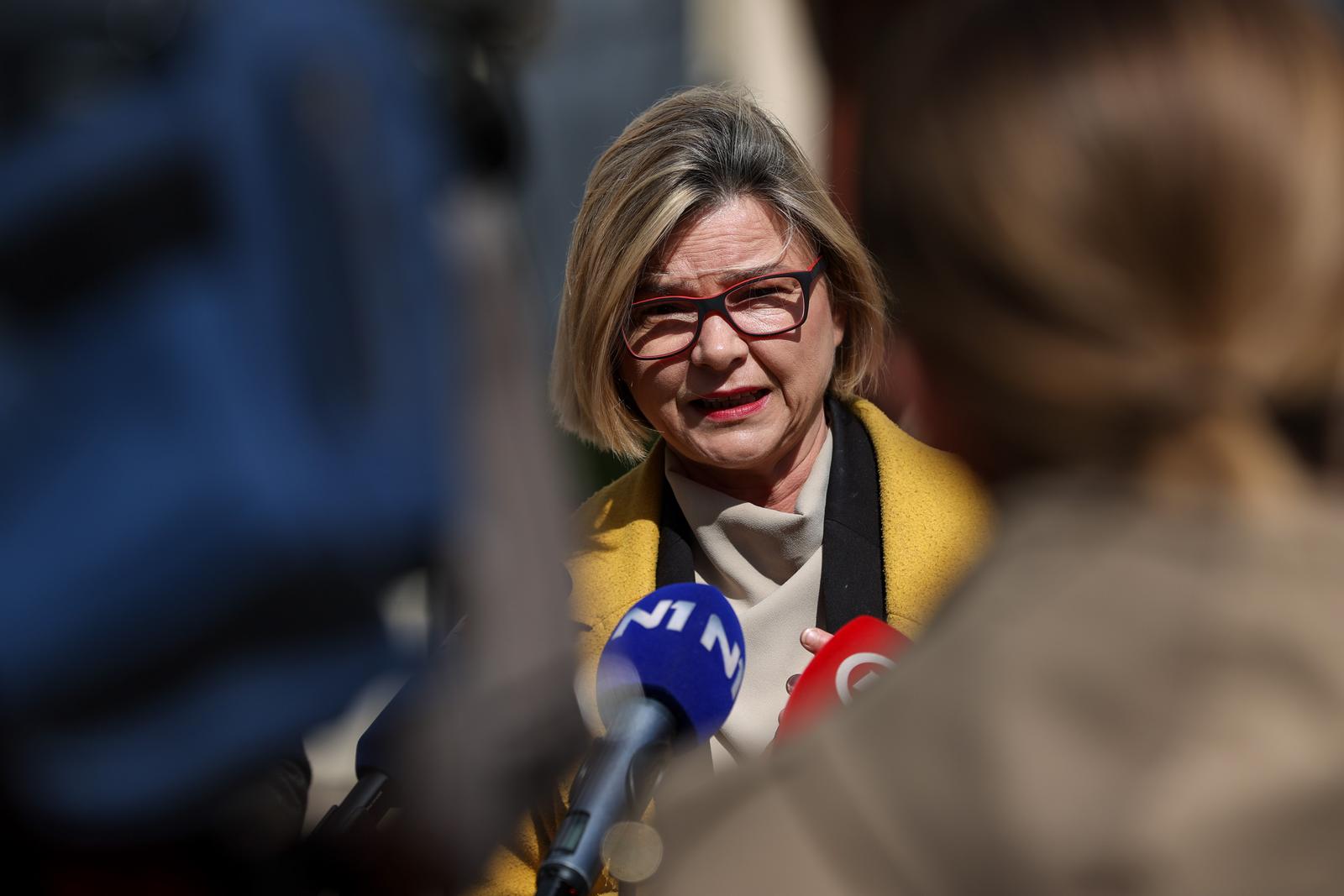 06.04.2025., Samobor - Predstavljanje kandidatkinje za zamjenicu zupana Zagrebacke zupanije, Vildane Botonjic. Sandra Bencic saborska zastupnica i sukoordinatorica stranke Mozemo. Photo: Igor Kralj/PIXSELL