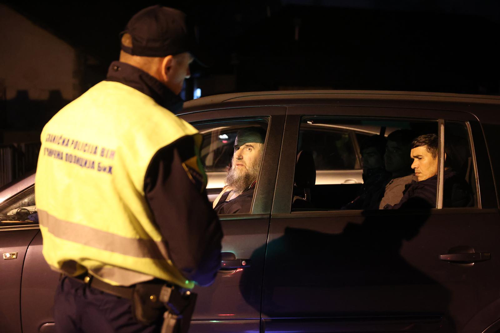 05.10.2023., Bihac, Bosna i Hercegovina - Nocna patrola pripadnika Granicne policije BiH i MUP-a Unsko-sanskog kantona u blizini granice sa Republikom Hrvatskom. Granicnoj policiji BiH nedostaje vise od 600 policijskih sluzbenika i unatoc tome, oni su ove godine odvratili vise od 4000 osoba od ilegalnog prelaska granice. Photo: Armin Durgut/PIXSELL