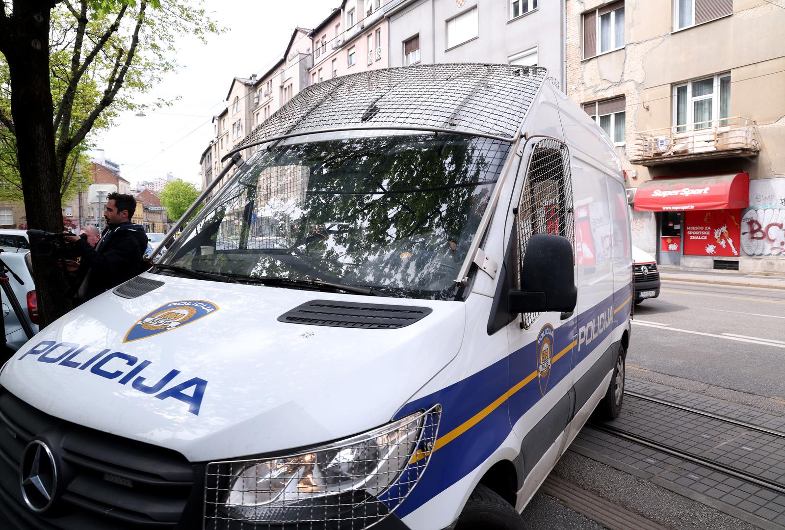 08.04.2025., Zagreb - Privođenje osoba uhićenih zbog sumnje na manipuliranje putnim nalozima u Ministarstvu vanjskih poslova u USKOK u Vlasku ulicu Photo: Matija Habljak/PIXSELL