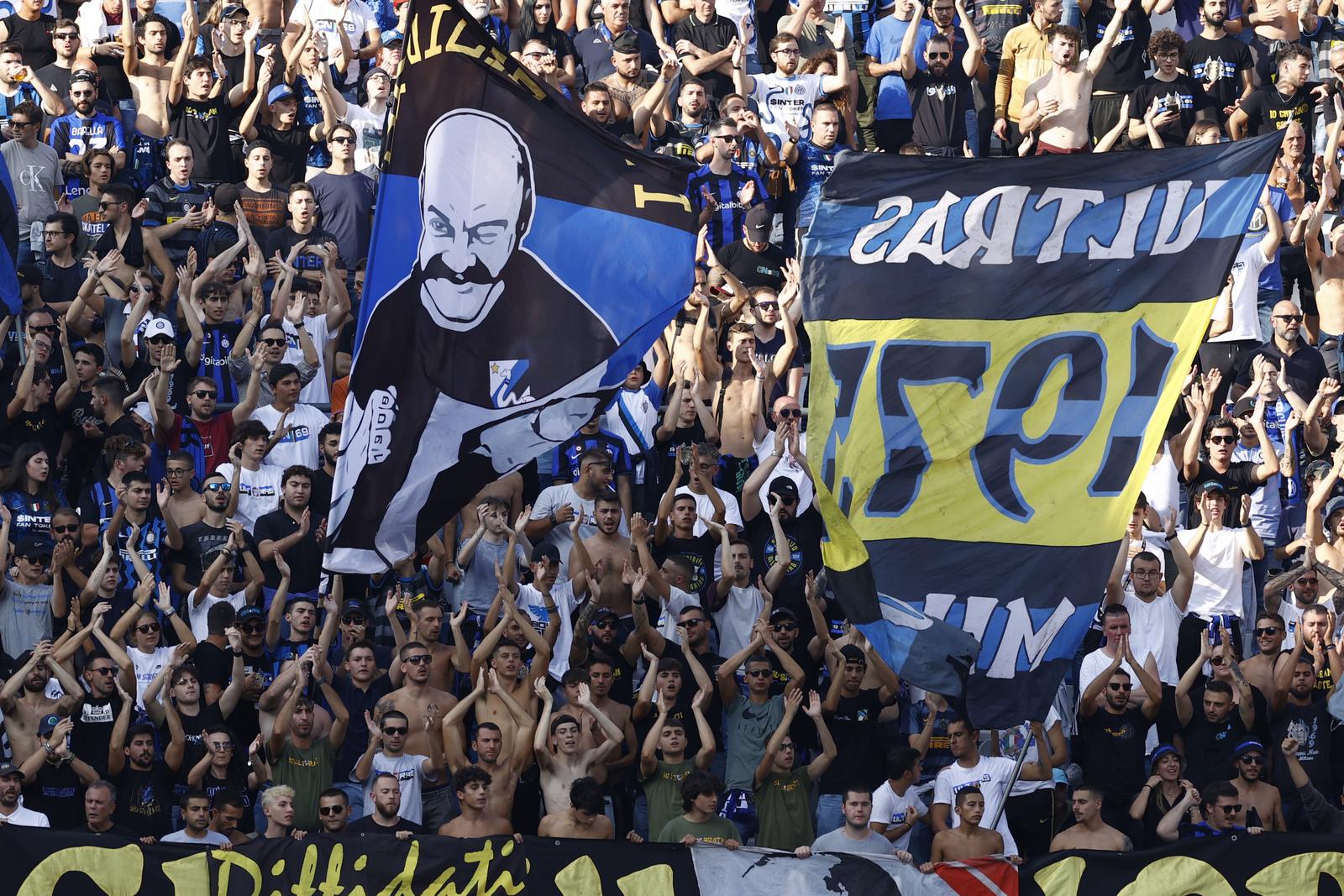 Reggio Emilia, Italien, 08.10.2022: . Fans vom FC Internazionale waehrend des Spiels der Serie A zwischen US Sassuolo vs Inter Mailand im Mapei Stadium  am 08. October 2022 in Reggio Emilia, Italien. (Foto von Matteo Ciambelli/DeFodi Images)

Reggio Emilia, Italy, 08.10.2022: . Supporters of FC Internazionale during the Serie A match between US Sassuolo vs FC Internationale at Mapei Stadium on October 8, 2022 in Reggio Emilia, Italy. (Photo by Matteo Ciambelli/DeFodi Images)  Photo: Matteo Ciambelli/DeFodi Images/Pixsell/PIXSELL