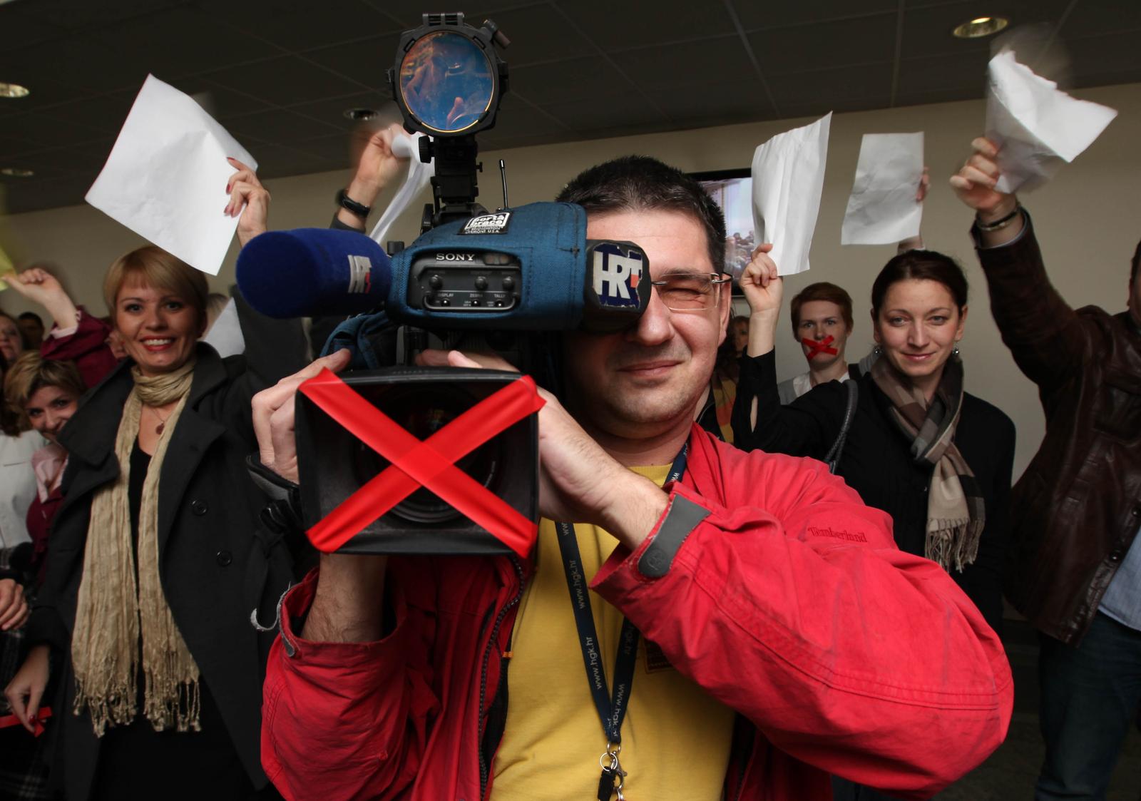 20.11.2009., Zagreb, Hrvatska - Hrvatska radio televizija, uoci sastanka programskog vijeca HTV-a zaposlenici te vijece ogranka HND-a pri HTV-u iskazali su nezadovoljstvo nastalim problemima na HTV-u. rPhoto: Robert Anic/PIXSELL