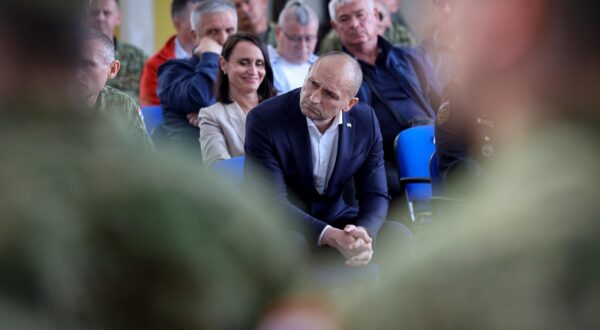 10.04.2024., Zemunik - Potpredsjednik Vlade Republike Hrvatske i ministar obrane Ivan Anusic sudjelovao je na svecanosti obiljezavanja 30. obljetnice 855. protupozarne eskadrile u vojarni „Pukovnik Mirko Vukusic“u Zemuniku Donjem Photo: Sime Zelic/PIXSELL