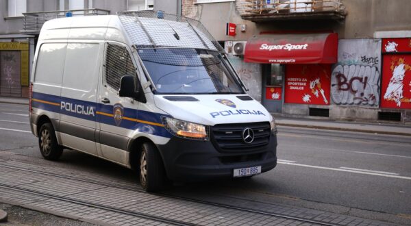 10.04.2025., Zagreb - Cetrdesetak osoba uhiceno je zbog sumnje o zlocinaskom udruzenju te pocinjenju vise kaznenih djela iz oblasti kriminaliteta droga. Radi se o krijumcarenju vise tona raznih droga. Ocekuje se kako ce u Zagrebu u USKOK biti dovedeno 20ak osoba, dok ce ostali biti ispitanio u Splitu. Photo: Emica Elvedji/PIXSELL