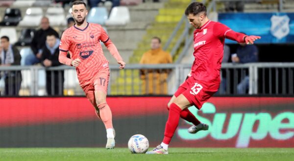10.11.2024., stadion Rujevica, Rijeka - 13. kolo SuperSport HNL-a: HNK Rijeka - NK Osijek. Martin Zlomislic, Arnel Jakupovic. Photo: Goran Kovacic/PIXSELL