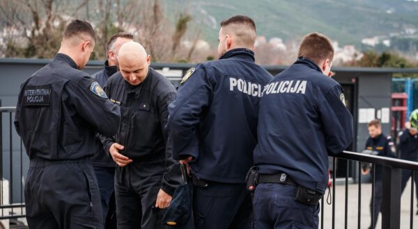11.02.2025., Split - Karting utrka povodom obiljezavanja 20 godina jedinstvenog europskog broja 112. Sudjelovali su Ravnateljstvo civilne zastite 112, policija, Zavod za hitnu medicinu SDZ, Vatrogasna postrojba, HCK i HGSS Photo: Zvonimir Barisin/PIXSELL