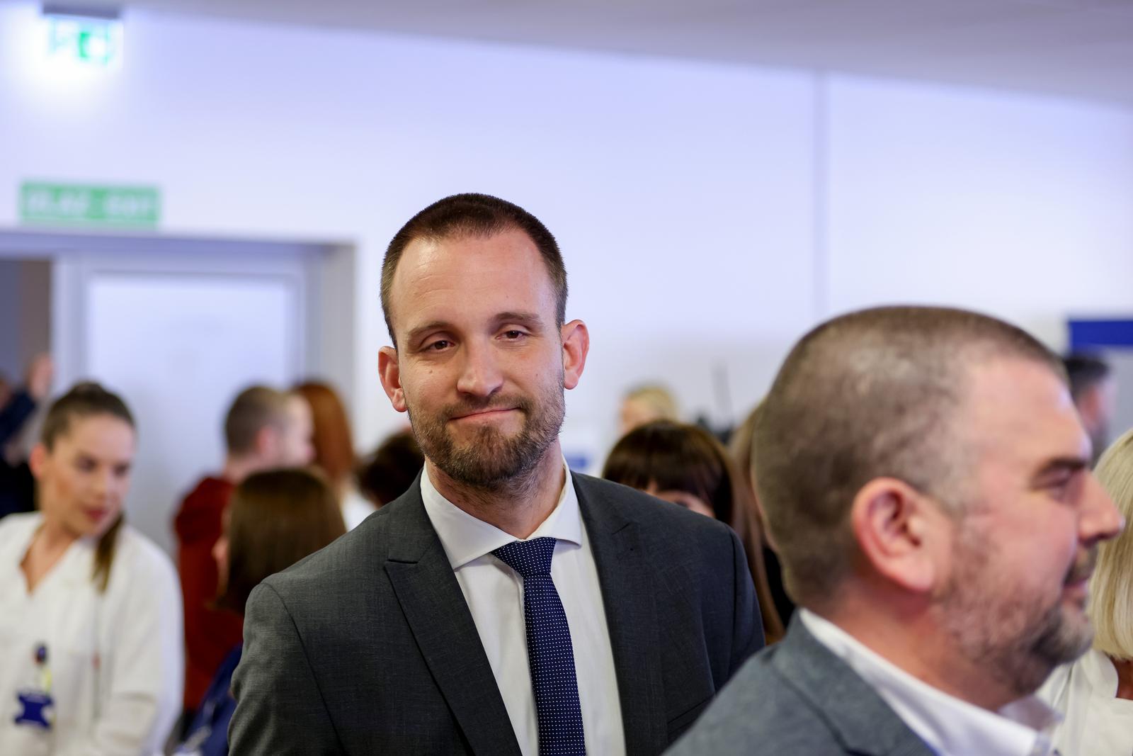 11.03.2025., Zadar - Ministar regionalnoga razvoja i fondova Europske unije Republike Hrvatske Sime Erlic, Branko Dukic gradonacelnik Zadra, Bozidar Login zupan Zadarske zupanije i Irena Hrstic ministrica zdravstva odrzali su pozdravne govore na svecanosti povodom pocetka djelatnosti radioterapije. Nakon pozdravnih govora otislo se u obilazak bunkera u kojem je smjesten linearni akcelerator Photo: Sime Zelic/PIXSELL