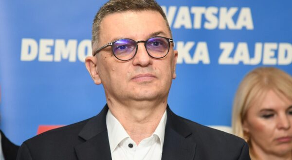 11.03.2025., Krizevci - Gradska organizacija HDZ-a na konferenciji za medije predstavila je svog predsjednika Matu Devcica kao kandidata za gradonacelnika Krizevaca, te koalicijskog partnera (Hrvatska demokrscannska stranka) Denisa Maksica kao kandidata za zamjenika gradonacelnika na predstojecim lokalnim izborima zakazanim za 18. svibnja. Mato Devcic Photo: Damir Spehar/PIXSELL
