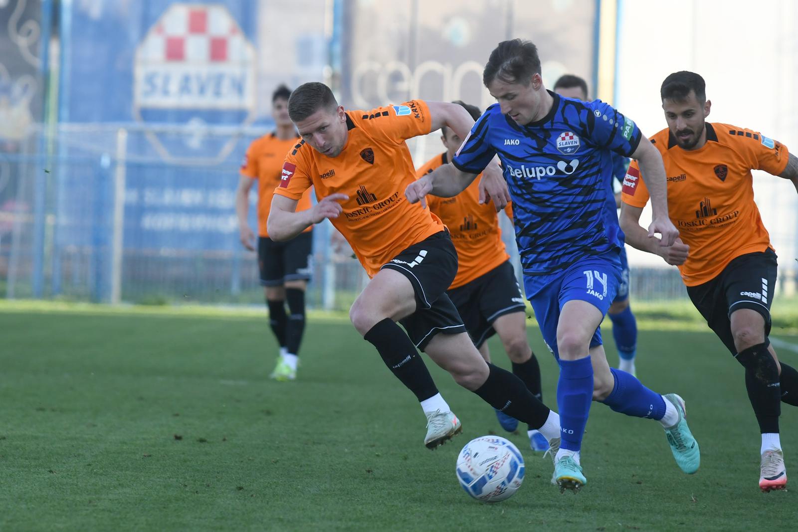 11.04.2025., Gradski stadion Ivan Kusek Apas, Koprivnica - SuperSport HNL, 29. kolo, NK Slaven Belupo - HNK Sibenik
Slaven Belupo; Ivan Susak (br. 25), Dominik Kovacic (4), Tomislav Bozic (6), Adriano Jagusic (8), Liber Adzam (14), Ivan Cubelic (15), Ljuban Crepulja (21), Igor Lepinjica (23), Ante Suto (22), Alen Grgic (27), Antonio Bosnec (33), Luka Lucic (35), Ilija Nestorovski (90), trener Mario Kovacevic
Sibenik; Ivan Filipovic (40), Lovro Cvek (5), Ognjen Brkic (8), Ivan Bozic (9), Morison Agyemang (15), Ivan Santini (18), Iker Pozo La Rosa (21), Elvir Durakovic (32), Ante Kavelj (36), Sime Grzan (43), Leonard Zuta (44), trener Rajko Vidovic Photo: damir Spehar/PIXSELL