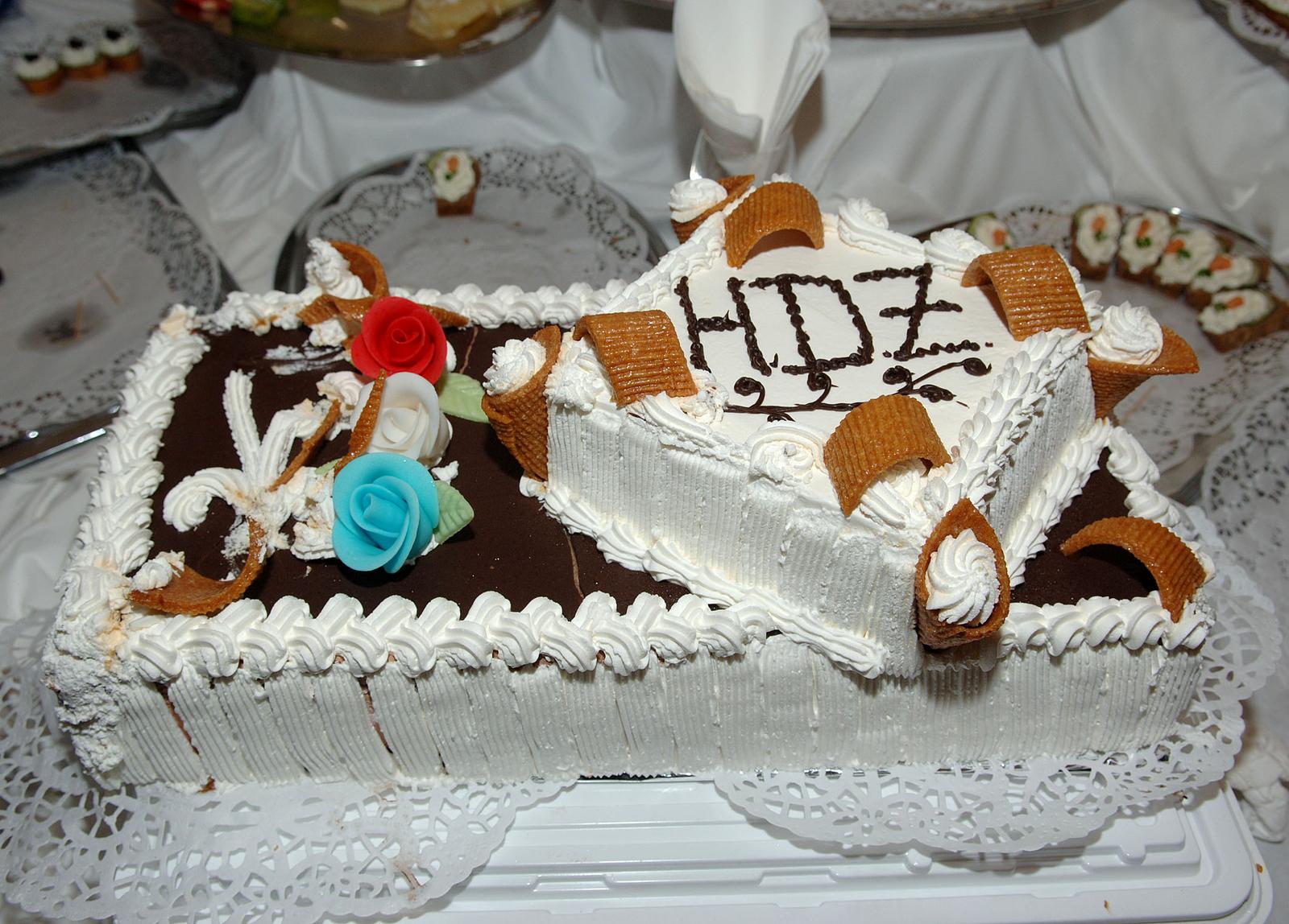 25.11.2007., Zagreb - Torta posluzena pristalicama HDZ-a u izbornom stozeru HDZ-a u Muzeju Mimara tijekom parlamentarnih izbora 2007. r"nPhoto: Marko Lukunic/PIXSELL