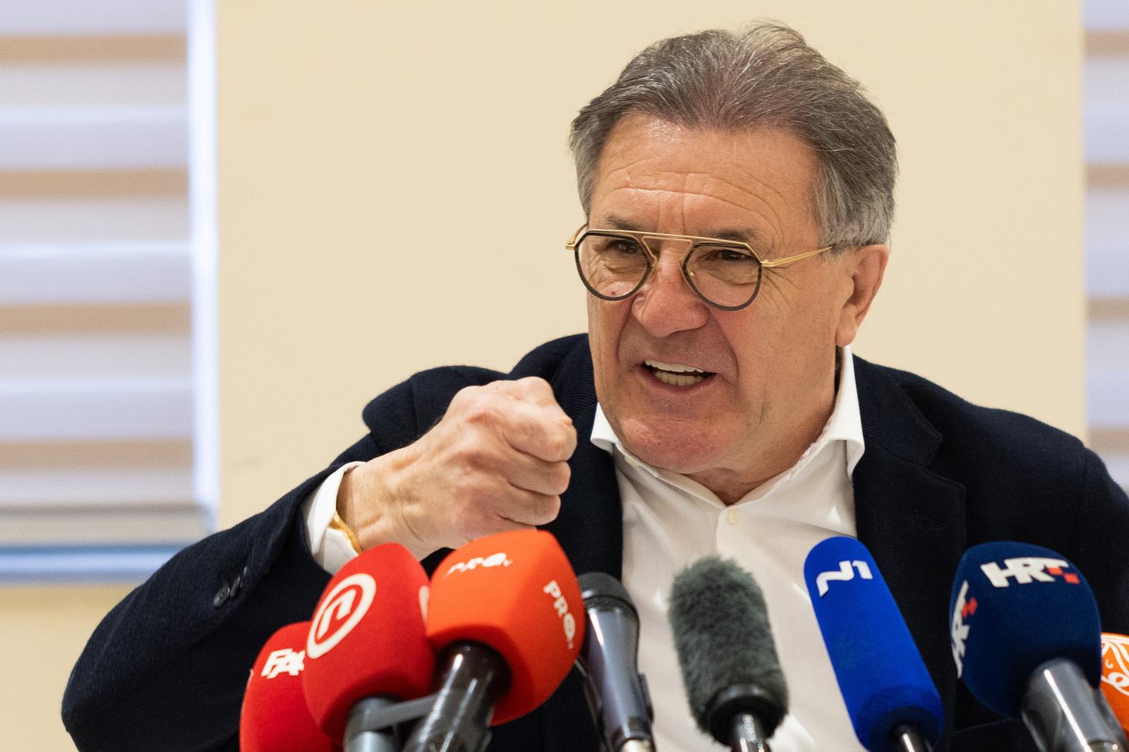 12.02.2025., Mostar - Konferencija za medije Zdravka Mamica na temu "Malo istine može napraviti puno dobroga" u Dvorani Princess Hotela Mepas.  Photo: Denis Kapetanovic/PIXSELL
